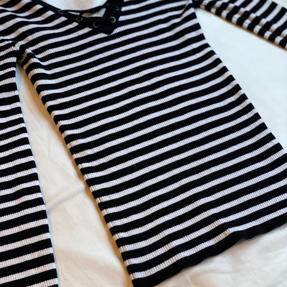 BONGO Tops - Women’s BONGO black and white v-neck shirt